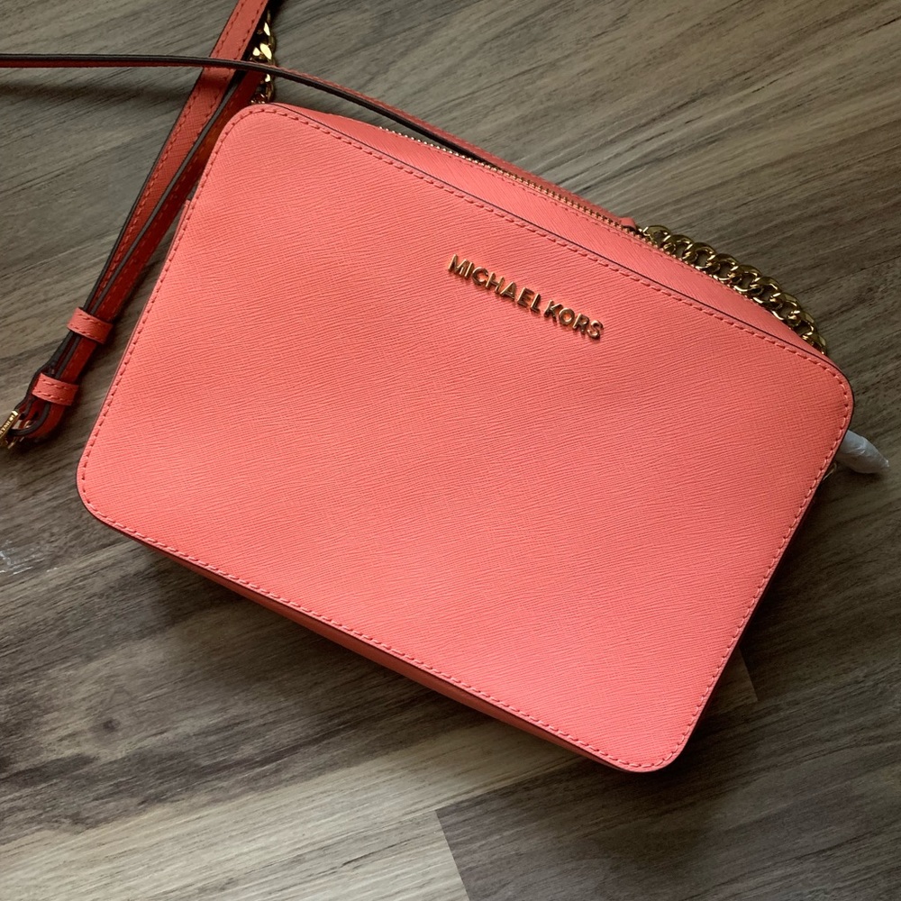 Micheal kors Coral crossbody